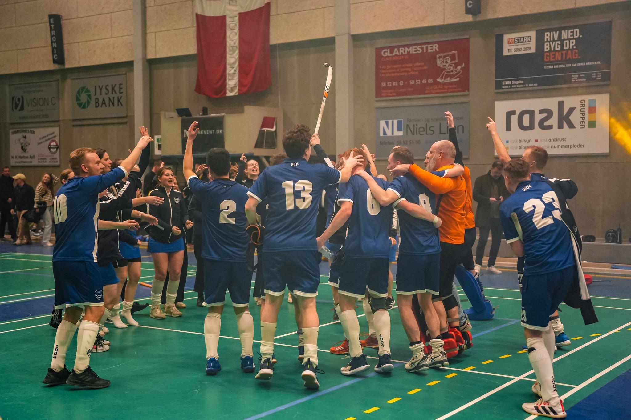 Men's team celebrating the gold medal on 2023